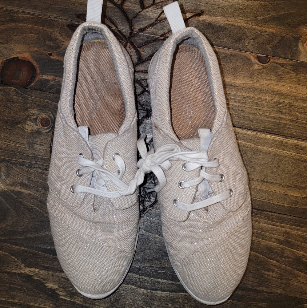 Toms lace up sneakers
